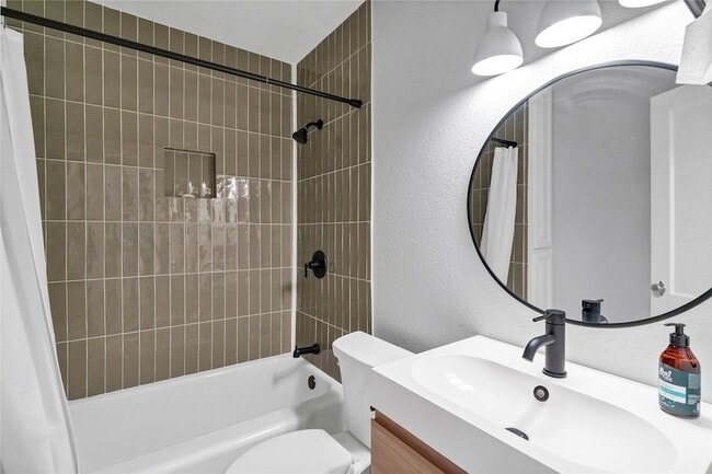 Building Photo - 3816 Collinwood Ave