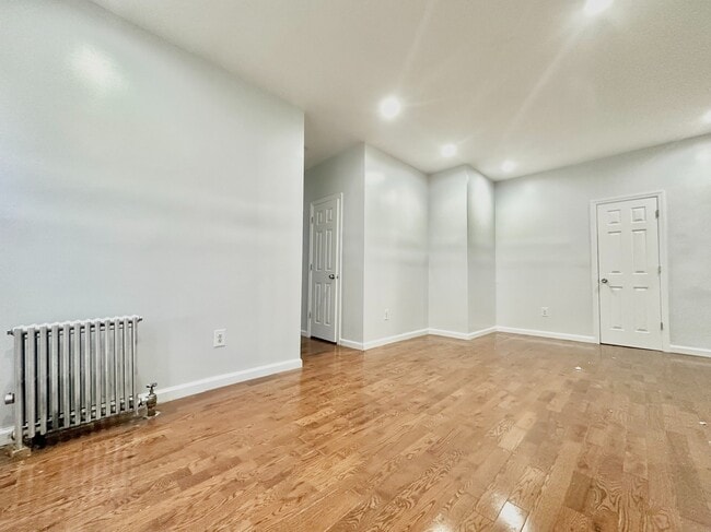 Building Photo - 518 W 204th St