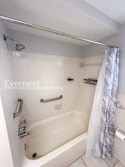 Building Photo - 7810 Cayuga Dr