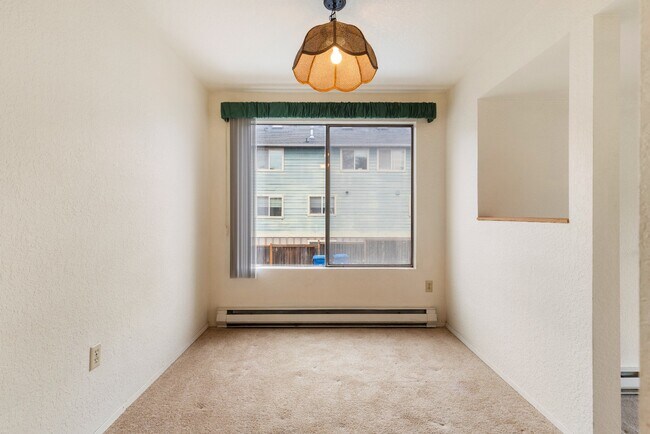 Building Photo - Spacious 1 Bedroom Apartment w/ Parking in Briercrest