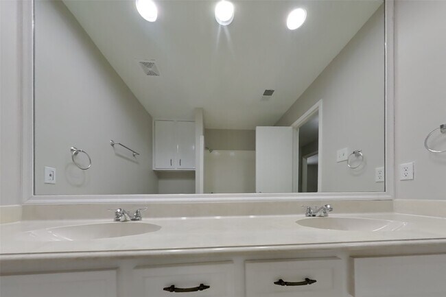 Building Photo - 3619 Maple Glen Dr