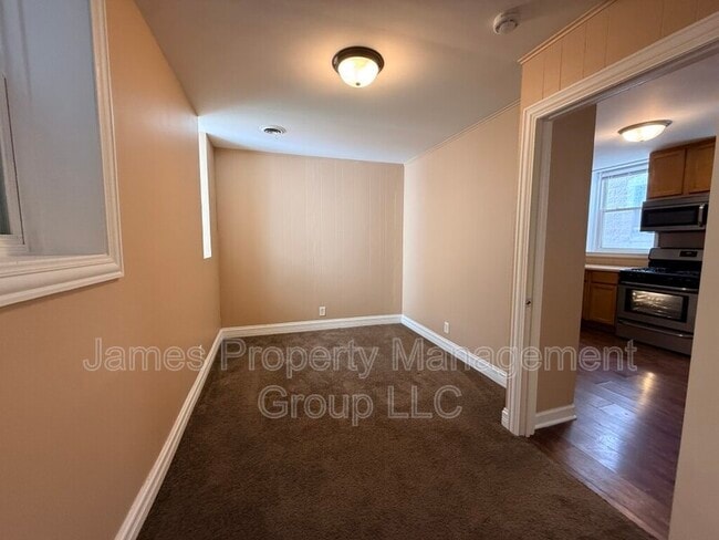 Building Photo - 835 N Paulina St