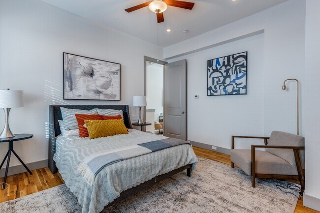 Building Photo - Henderson Ave Townhome with Rooftop Skyline Views