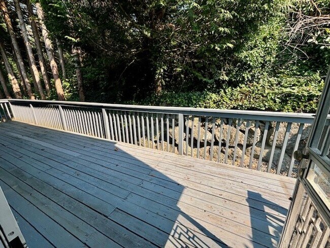 Building Photo - DES MOINES CONDO WITH PEEK-A-BOO SOUND VIEWS & PRIVATE GARAGE!