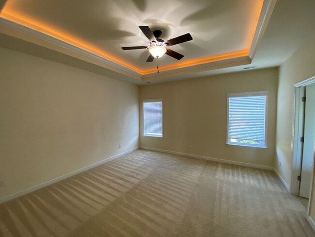 Building Photo - Spacious & Updated 3BR/3BA Home Near Shopping & Interstate Access!