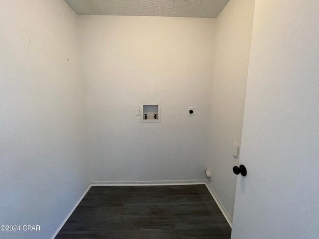 Building Photo - 112 Parker Village Cir