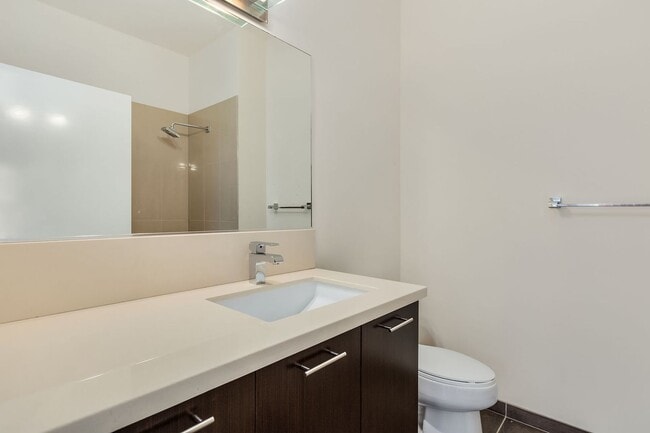 Building Photo - Gallery Penthouse Condo ~ Belltown