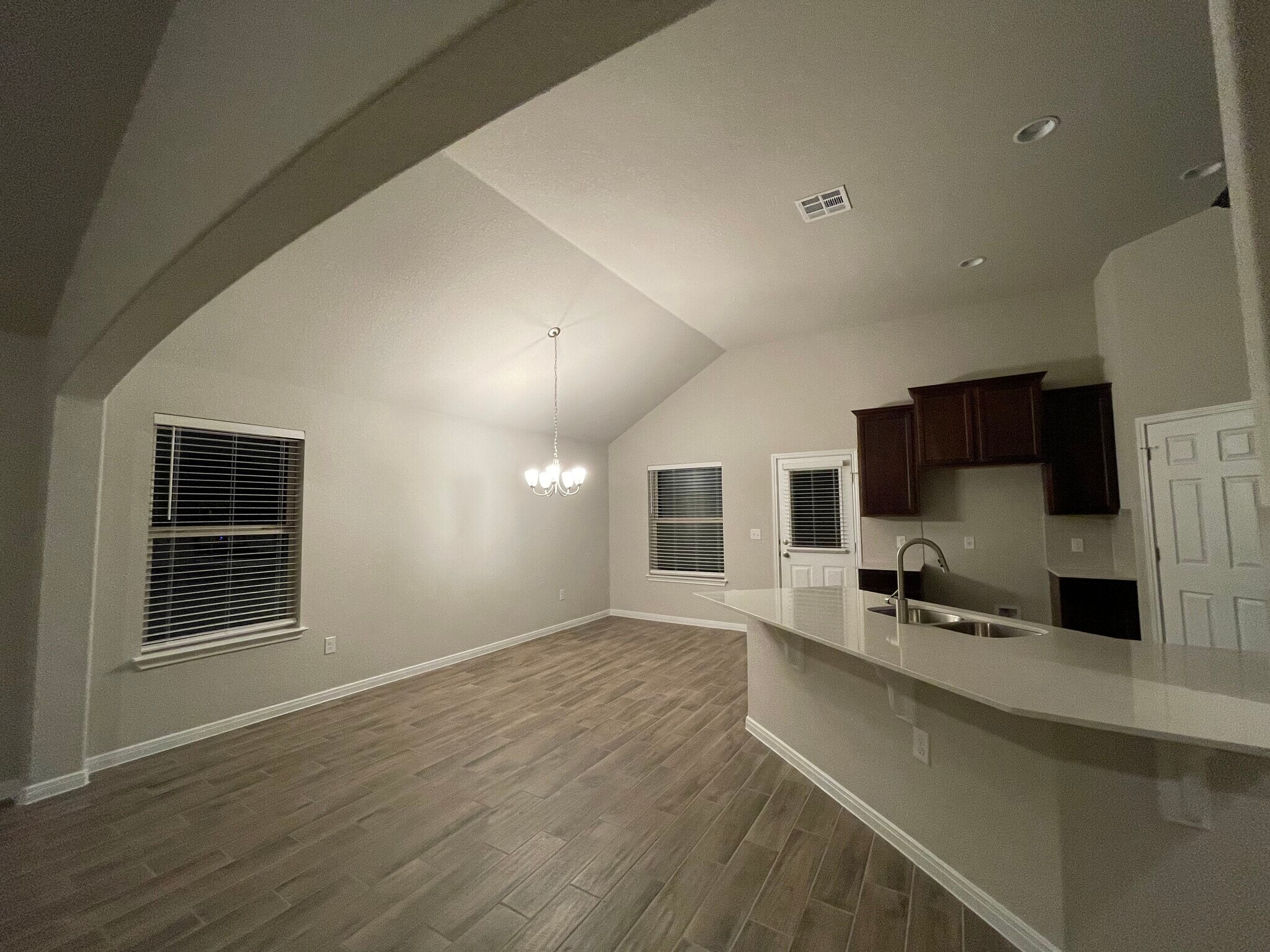 Building Photo - 300 La Joya Pass