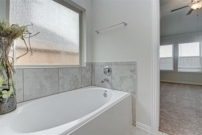Building Photo - 1006 Warm Summer Dr