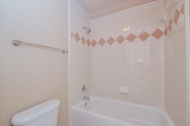 Building Photo - 3042 Royal Oaks Crest