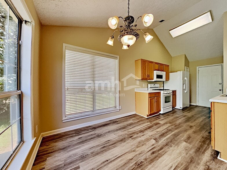 Building Photo - 2510 Baysridge Dr NW