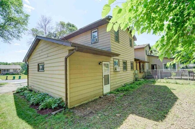 Building Photo - McFarland Duplex