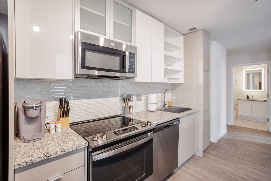 Building Photo - 1 W 4th St