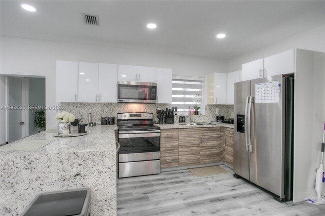 Building Photo - 1445 NE 181st St