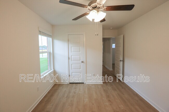 Building Photo - 203 Collie Ave