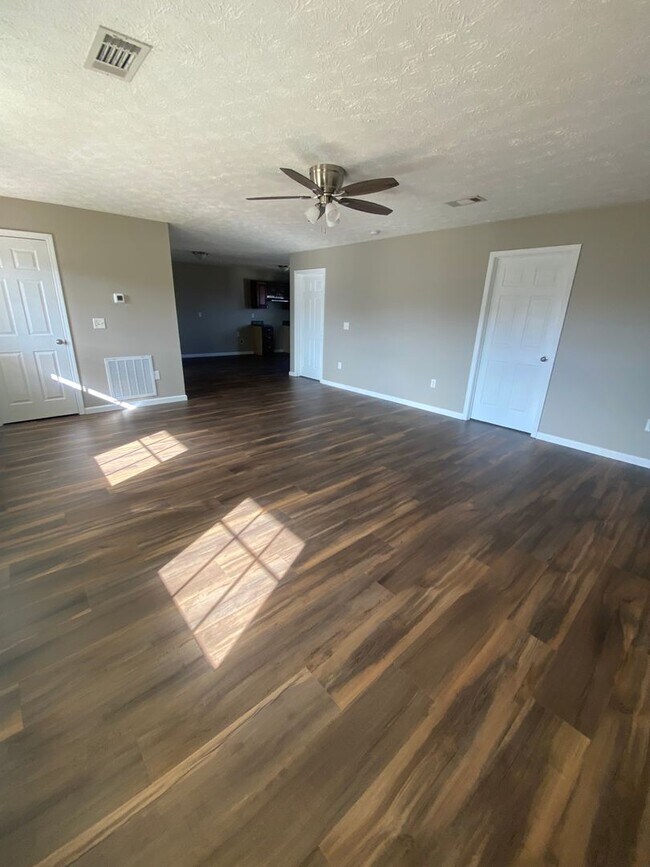 Building Photo - Now Leasing - 3 bedroom 2 bath White Pine, TN