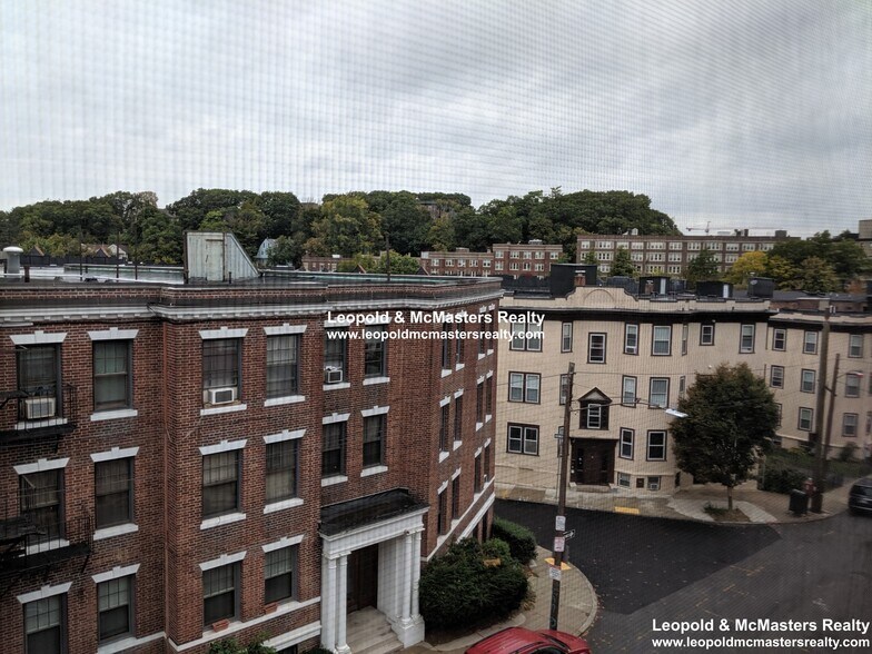 Building Photo - 133 Sutherland Rd