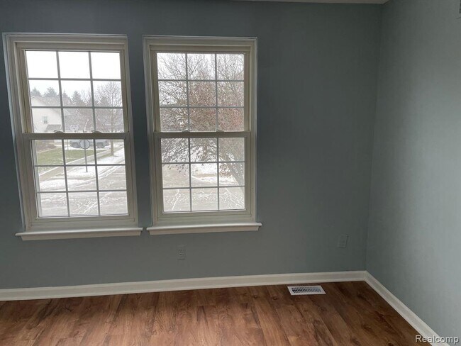 Building Photo - 239 Oxford Lake Dr