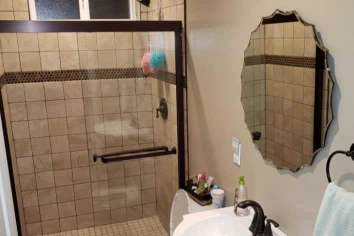 Bath - 12877 Glenoaks Blvd