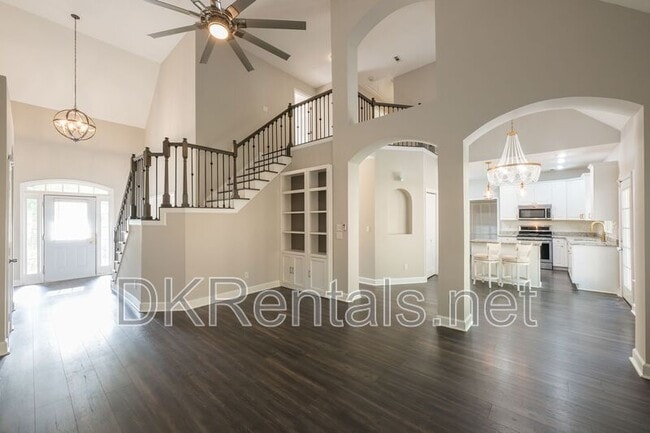 Building Photo - 1512 Fallen Leaf Dr SW