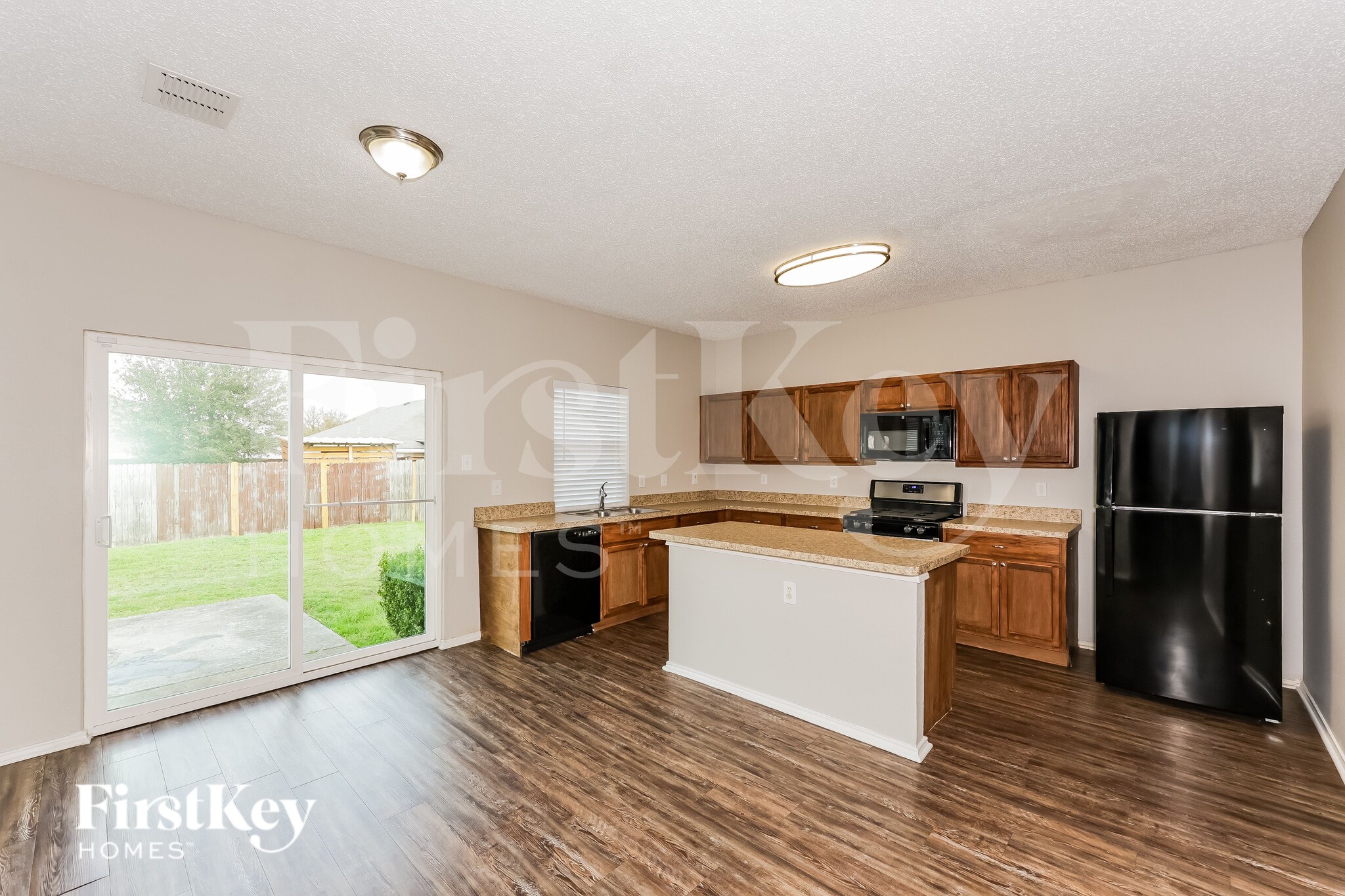 Building Photo - 7425 Snow Ridge Dr