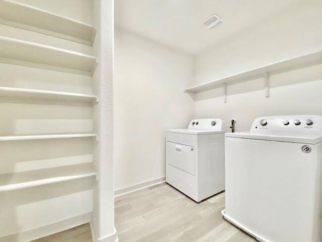 Building Photo - 1005 Winnsboro Lp