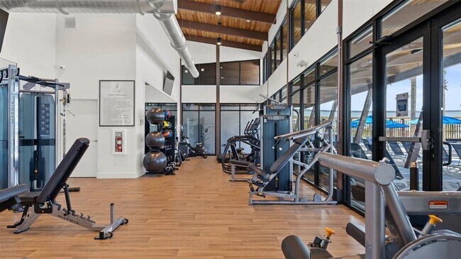 Building Photo - 6985 Oak Commons Way