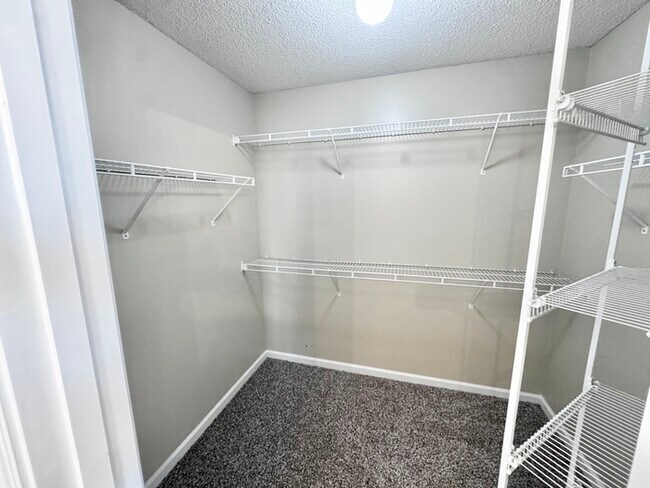 Building Photo - 11230 Cashmere Wood Dr