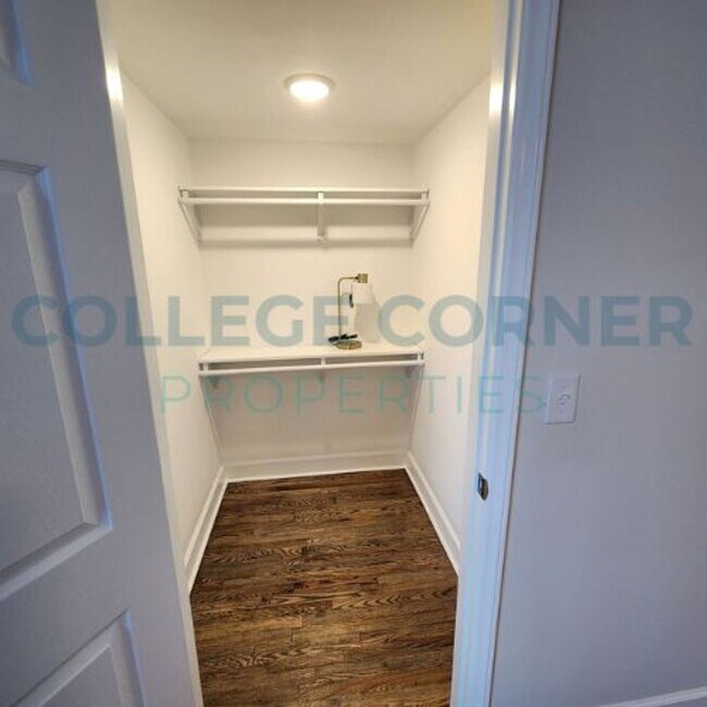 Building Photo - 1231 Brookwood Dr