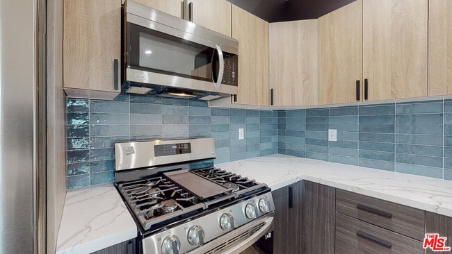 Building Photo - 6807 Gloria Ave