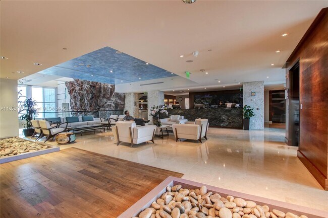 Building Photo - 6801 Collins Ave
