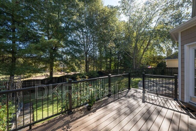 Building Photo - 2433 Gablewood Dr NE