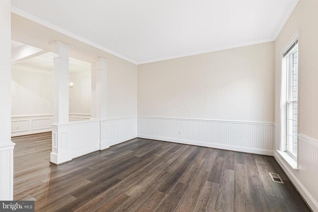 Building Photo - 5036 Greenhouse Terrace