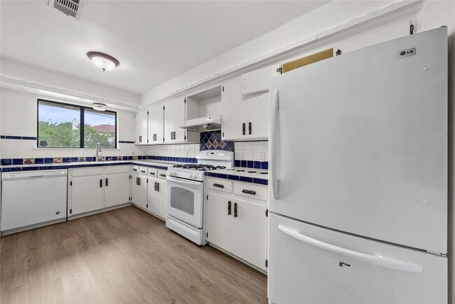 Building Photo - 12906 Irongate Ave