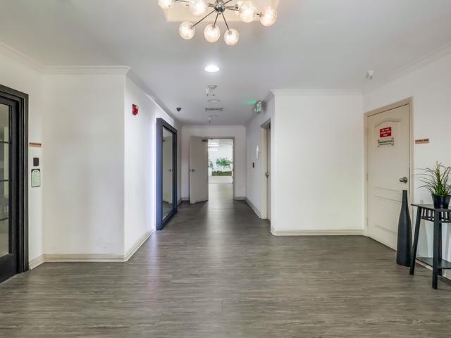 Building Photo - 700 S Ardmore Ave