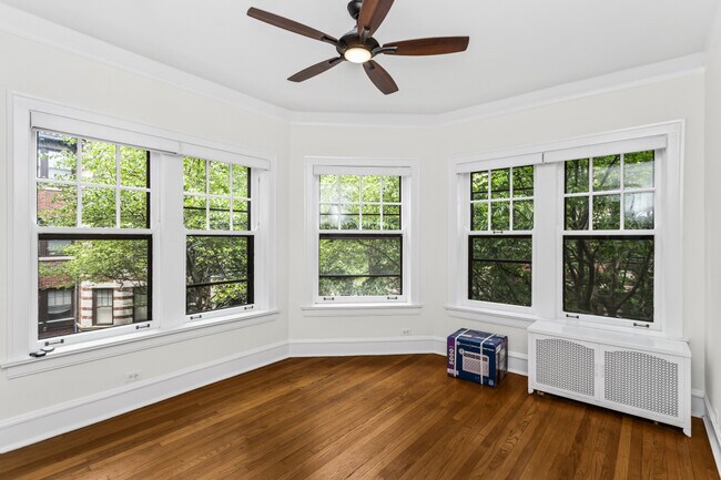 Building Photo - 834 Hinman Ave