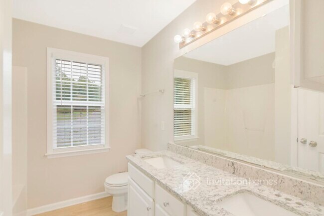 Building Photo - 6900 Longridge Dr
