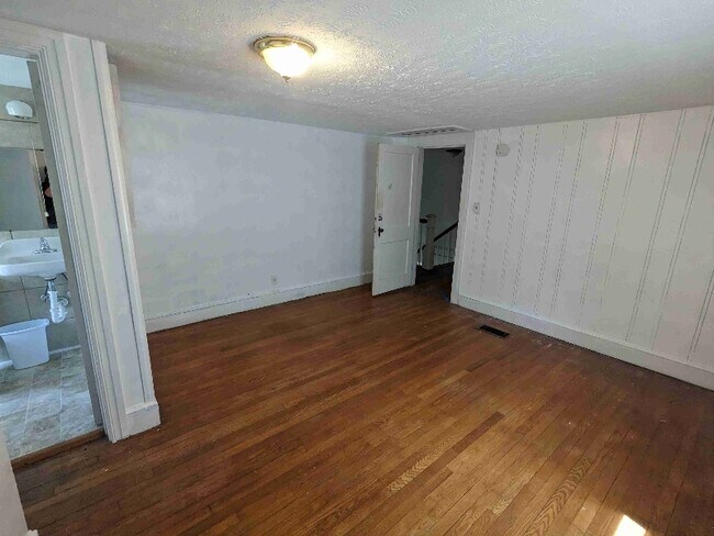 Building Photo - 708 Pilot Ave