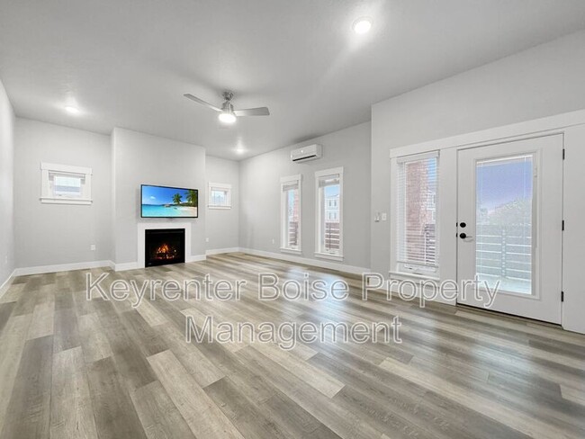 Building Photo - 8175 W Tudor Ln