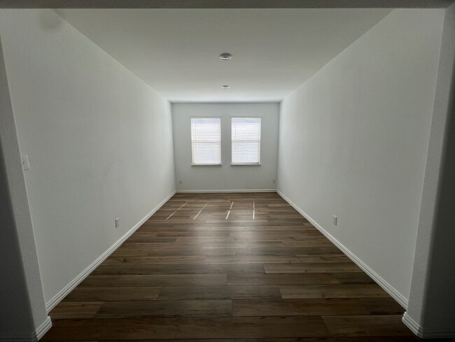 Building Photo - 118 Jenkinson Dr