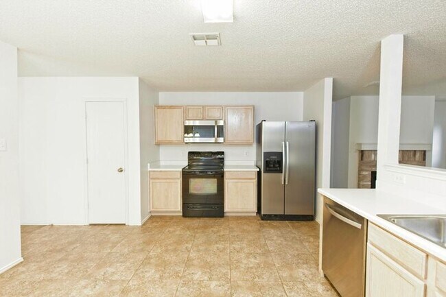 Building Photo - 2508 Clear Brook Dr