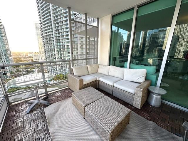 Building Photo - 350 S Miami Ave