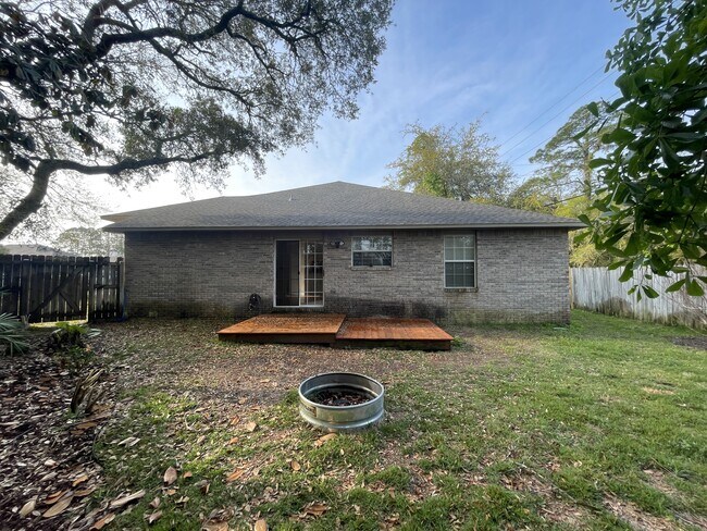 Building Photo - 858 Van Dyke Dr