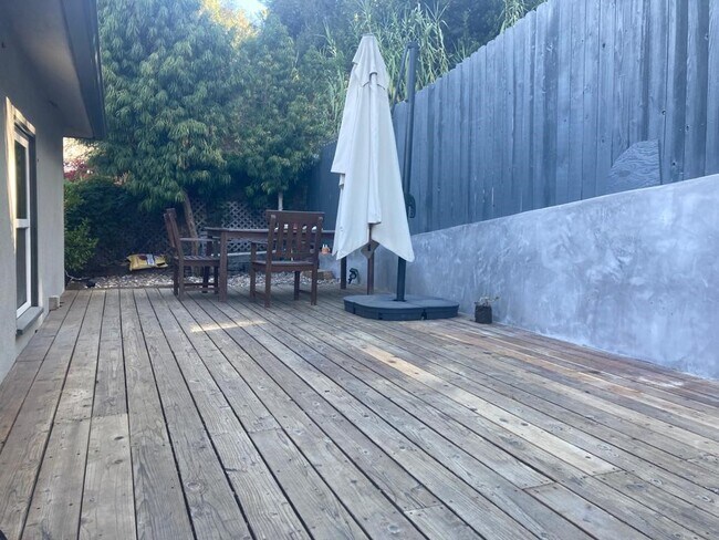 Private Patio - 2152 Echo Park Ave