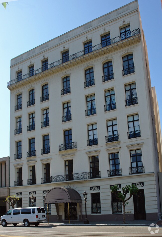 Building Photo - 1055 California St