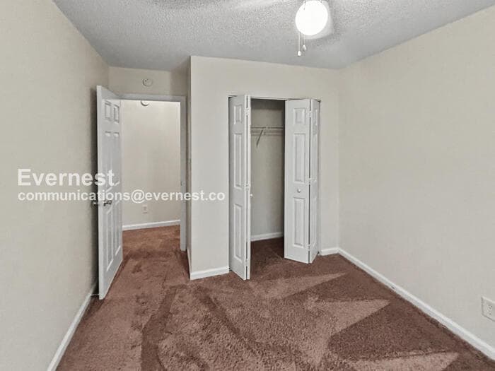 Building Photo - 6699 Sunset Hills Blvd