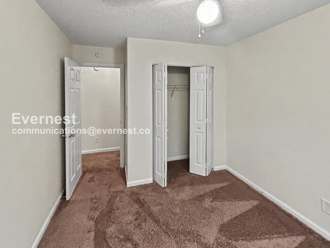 Building Photo - 3 Bed, 1.5 Bath Townhome with Fenced Yard / Pet-Friendly / Coming Soon!