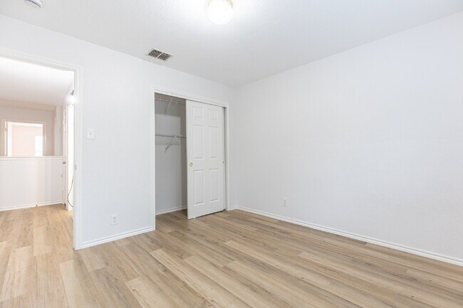 Building Photo - 228 Sophia Cir