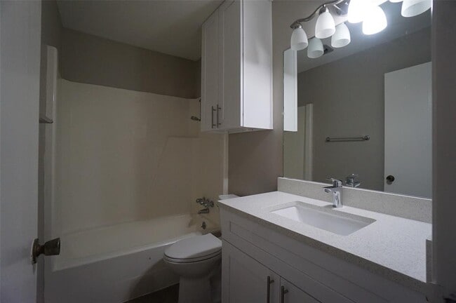 Building Photo - 9100 Mountain Ridge Dr