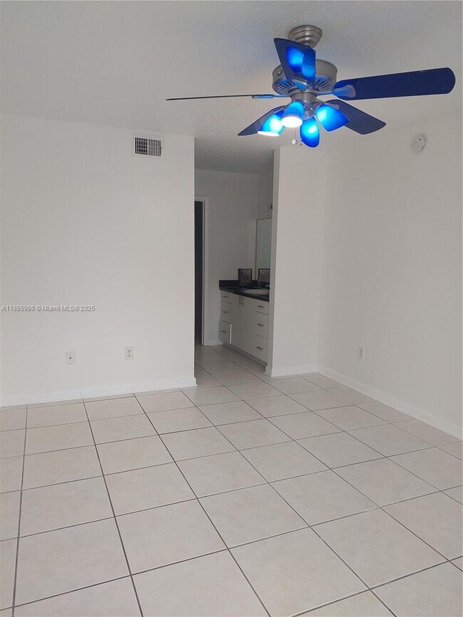 Building Photo - 860 NE 209th Terrace